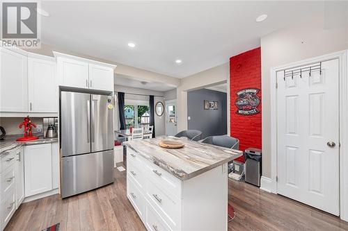 371 Cromwell Street, Sarnia, ON - Indoor Photo Showing Kitchen