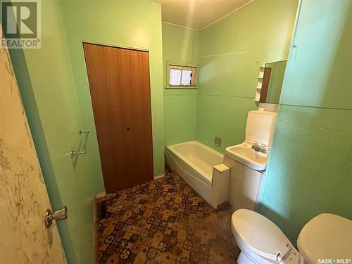 802 Athabaska Avenue, Grenfell, SK - Indoor Photo Showing Bathroom