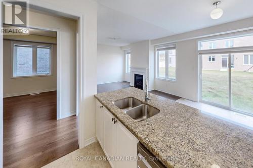 529 Red Elm Road W, Shelburne, ON - Indoor Photo Showing Kitchen With Double Sink