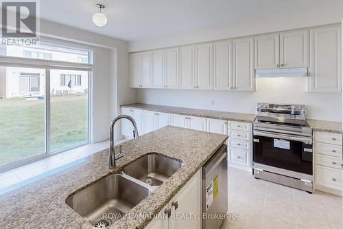 529 Red Elm Road W, Shelburne, ON - Indoor Photo Showing Kitchen With Double Sink