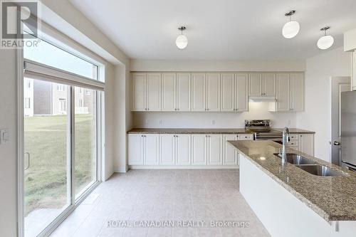 529 Red Elm Road W, Shelburne, ON - Indoor Photo Showing Kitchen With Double Sink