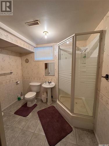 1072 111Th Street, North Battleford, SK - Indoor Photo Showing Bathroom