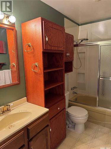 1072 111Th Street, North Battleford, SK - Indoor Photo Showing Bathroom