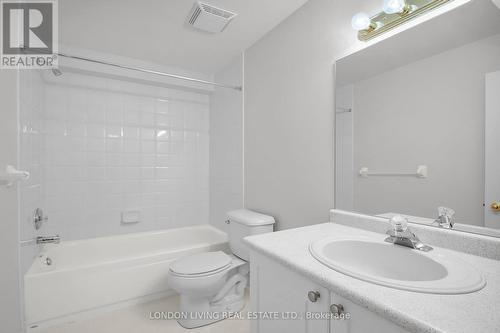 67 Daybreak Court, London, ON - Indoor Photo Showing Bathroom