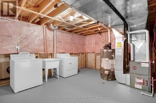 67 Daybreak Court, London, ON - Indoor Photo Showing Laundry Room