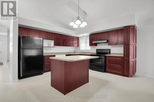 67 Daybreak Court, London, ON - Indoor Photo Showing Kitchen