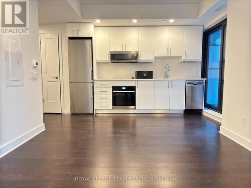 #711 - 180 George Street, Ottawa, ON - Indoor Photo Showing Kitchen