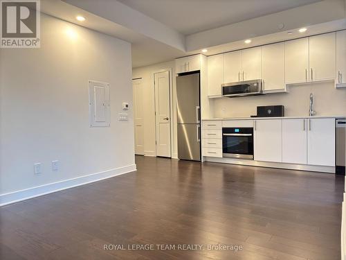 #711 - 180 George Street, Ottawa, ON - Indoor Photo Showing Kitchen