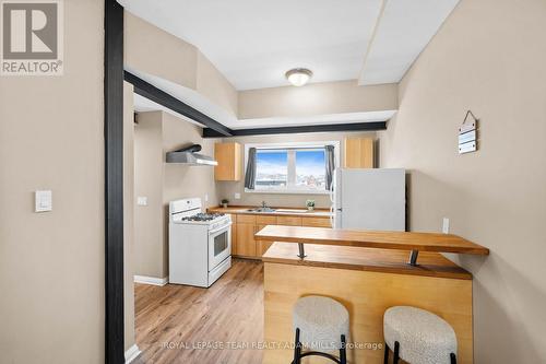 B - 469 Booth Street, Ottawa, ON - Indoor Photo Showing Kitchen