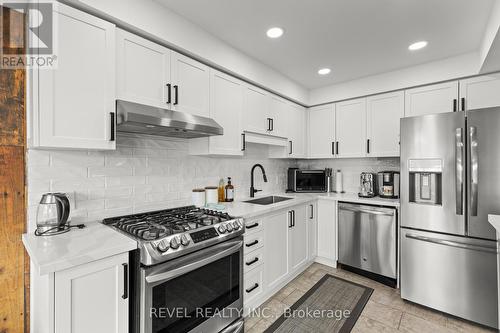 22 Fairhaven Drive, Hamilton, ON - Indoor Photo Showing Kitchen With Upgraded Kitchen