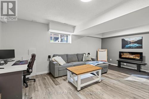 22 Fairhaven Drive, Hamilton, ON - Indoor Photo Showing Other Room