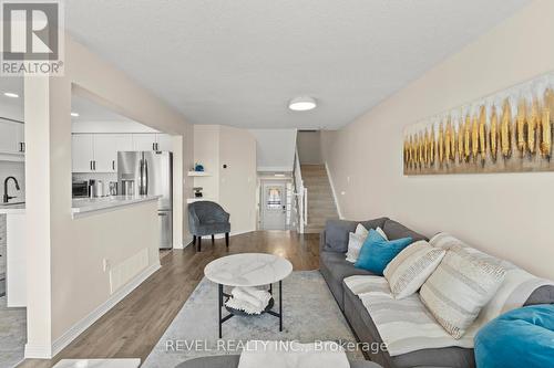 22 Fairhaven Drive, Hamilton, ON - Indoor Photo Showing Living Room