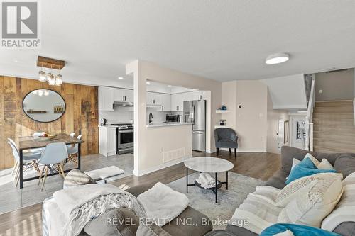 22 Fairhaven Drive, Hamilton, ON - Indoor Photo Showing Living Room