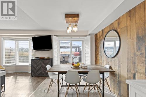 22 Fairhaven Drive, Hamilton, ON - Indoor Photo Showing Dining Room