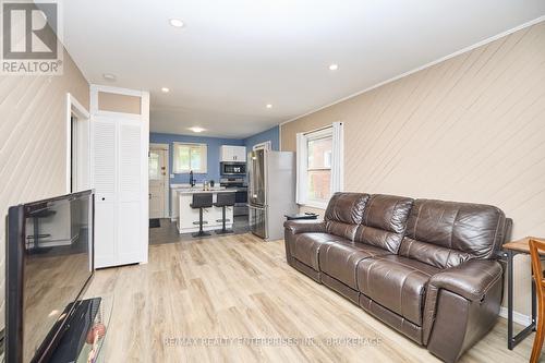 12 Fairburn Avenue, St. Catharines, ON - Indoor Photo Showing Living Room