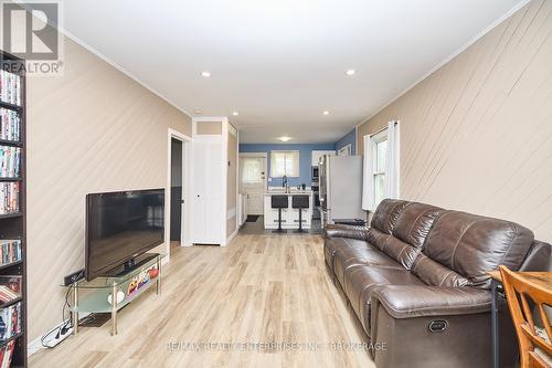 12 Fairburn Avenue, St. Catharines, ON - Indoor Photo Showing Living Room