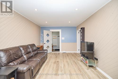 12 Fairburn Avenue, St. Catharines, ON - Indoor Photo Showing Living Room