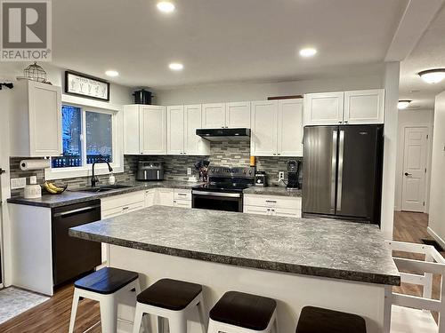 333 Vanderview Drive, Vanderhoof, BC - Indoor Photo Showing Kitchen With Double Sink