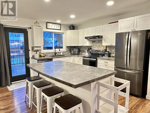 333 Vanderview Drive, Vanderhoof, BC - Indoor Photo Showing Kitchen