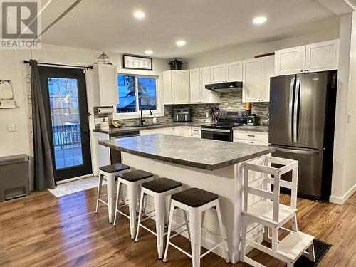 333 Vanderview Drive, Vanderhoof, BC - Indoor Photo Showing Kitchen