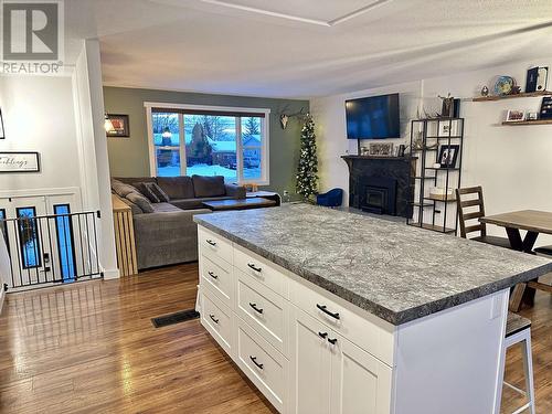 333 Vanderview Drive, Vanderhoof, BC - Indoor Photo Showing Kitchen