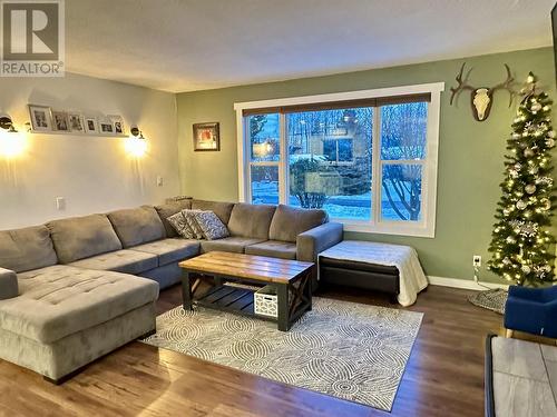 333 Vanderview Drive, Vanderhoof, BC - Indoor Photo Showing Living Room