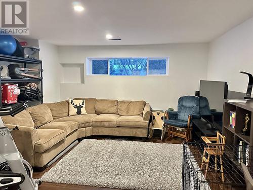 333 Vanderview Drive, Vanderhoof, BC - Indoor Photo Showing Living Room