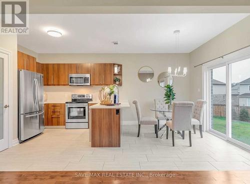 25 - 2619 Sheffield Boulevard S, London, ON - Indoor Photo Showing Kitchen