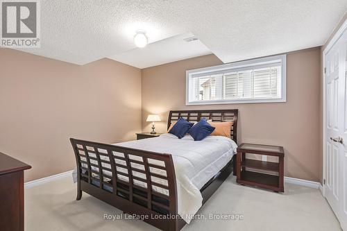 58 Waterview Road, Wasaga Beach, ON - Indoor Photo Showing Bedroom