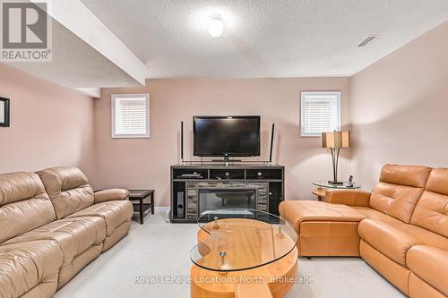 58 Waterview Road, Wasaga Beach, ON - Indoor Photo Showing Living Room