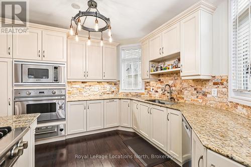 58 Waterview Road, Wasaga Beach, ON - Indoor Photo Showing Kitchen