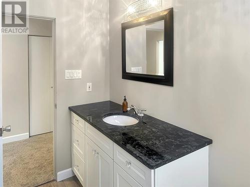 310 27 A Avenue S, Cranbrook, BC - Indoor Photo Showing Bathroom