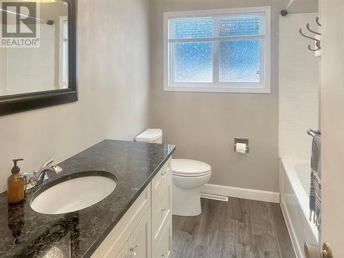 310 27 A Avenue S, Cranbrook, BC - Indoor Photo Showing Bathroom