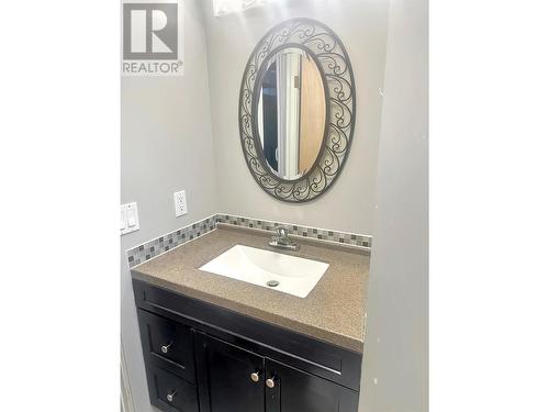 310 27 A Avenue S, Cranbrook, BC - Indoor Photo Showing Bathroom