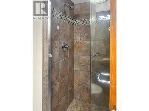 310 27 A Avenue S, Cranbrook, BC - Indoor Photo Showing Bathroom