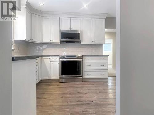 310 27 A Avenue S, Cranbrook, BC - Indoor Photo Showing Kitchen