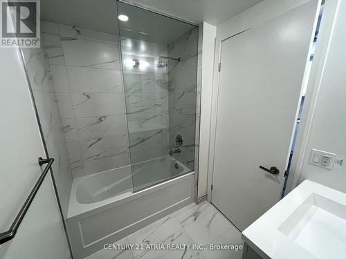 5210 - 138 Downes Street, Toronto, ON - Indoor Photo Showing Bathroom