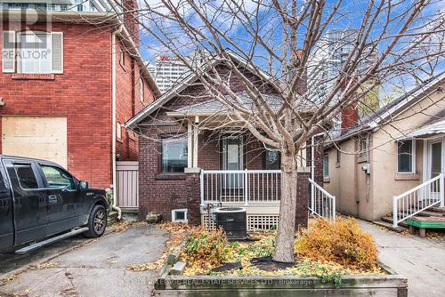 43 Montgomery Avenue, Toronto, ON - Outdoor