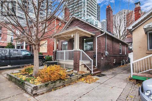 43 Montgomery Avenue, Toronto, ON - Outdoor