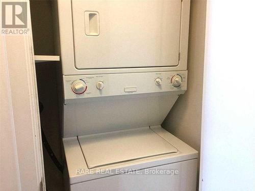 2001 - 33 Bay Street, Toronto, ON - Indoor Photo Showing Laundry Room