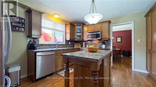 18 Conway Court, Zorra (Thamesford), ON - Indoor Photo Showing Kitchen With Double Sink