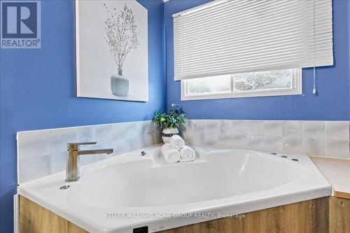 626 Holman Crescent, Centre Wellington (Fergus), ON - Indoor Photo Showing Bathroom