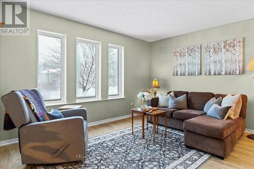 626 Holman Crescent, Centre Wellington (Fergus), ON - Indoor Photo Showing Living Room