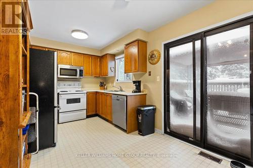 626 Holman Crescent, Centre Wellington (Fergus), ON - Indoor Photo Showing Kitchen