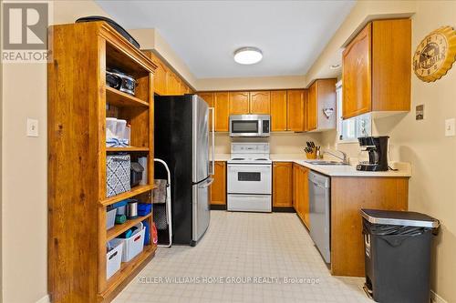 626 Holman Crescent, Centre Wellington (Fergus), ON - Indoor Photo Showing Kitchen