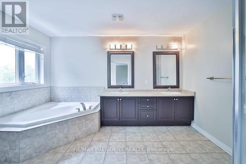 34 Harry Gay Drive, Clarington, ON - Indoor Photo Showing Bathroom