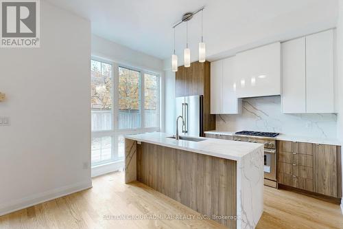 Potl 26 - 300 Atkinson Avenue, Vaughan, ON - Indoor Photo Showing Kitchen With Upgraded Kitchen