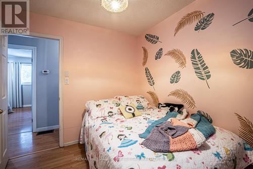 53 Ward Avenue, Oro-Medonte, ON - Indoor Photo Showing Bedroom