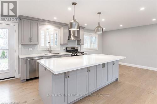 281 Foxbar Road, Burlington, ON - Indoor Photo Showing Kitchen With Upgraded Kitchen