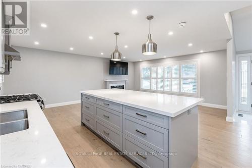 281 Foxbar Road, Burlington, ON - Indoor Photo Showing Kitchen With Upgraded Kitchen